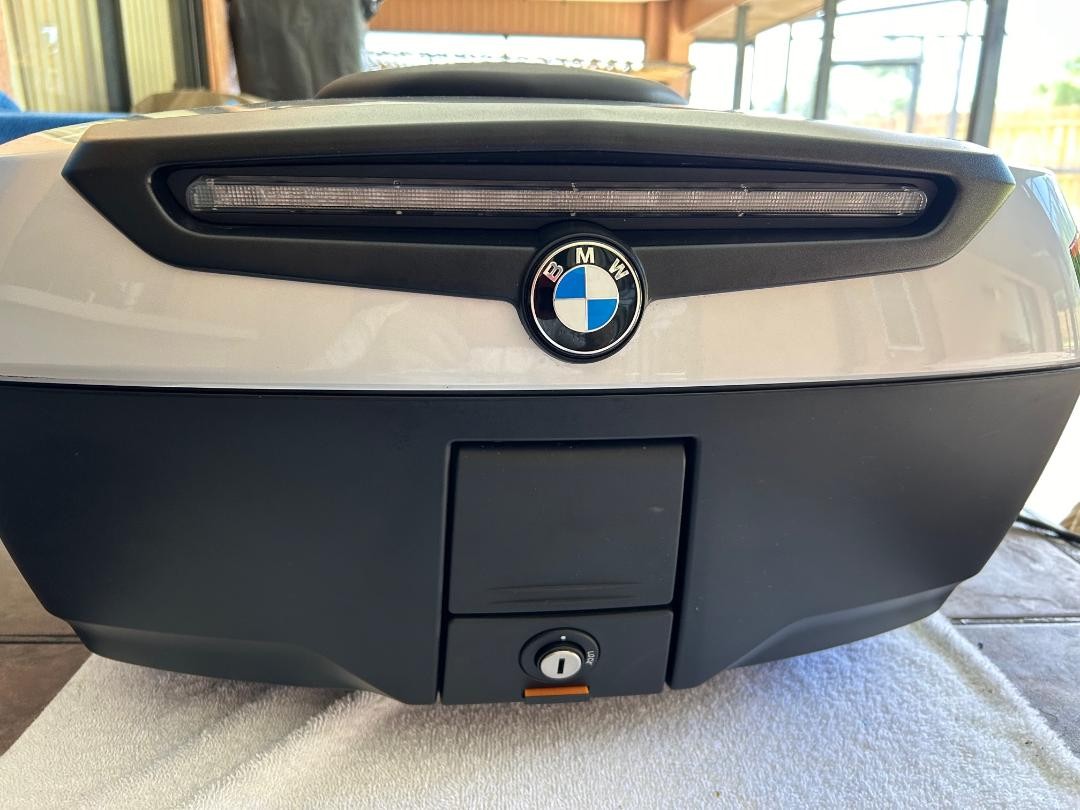 Trunk Rear view Brake light, Lock, BMW Logo.jpg